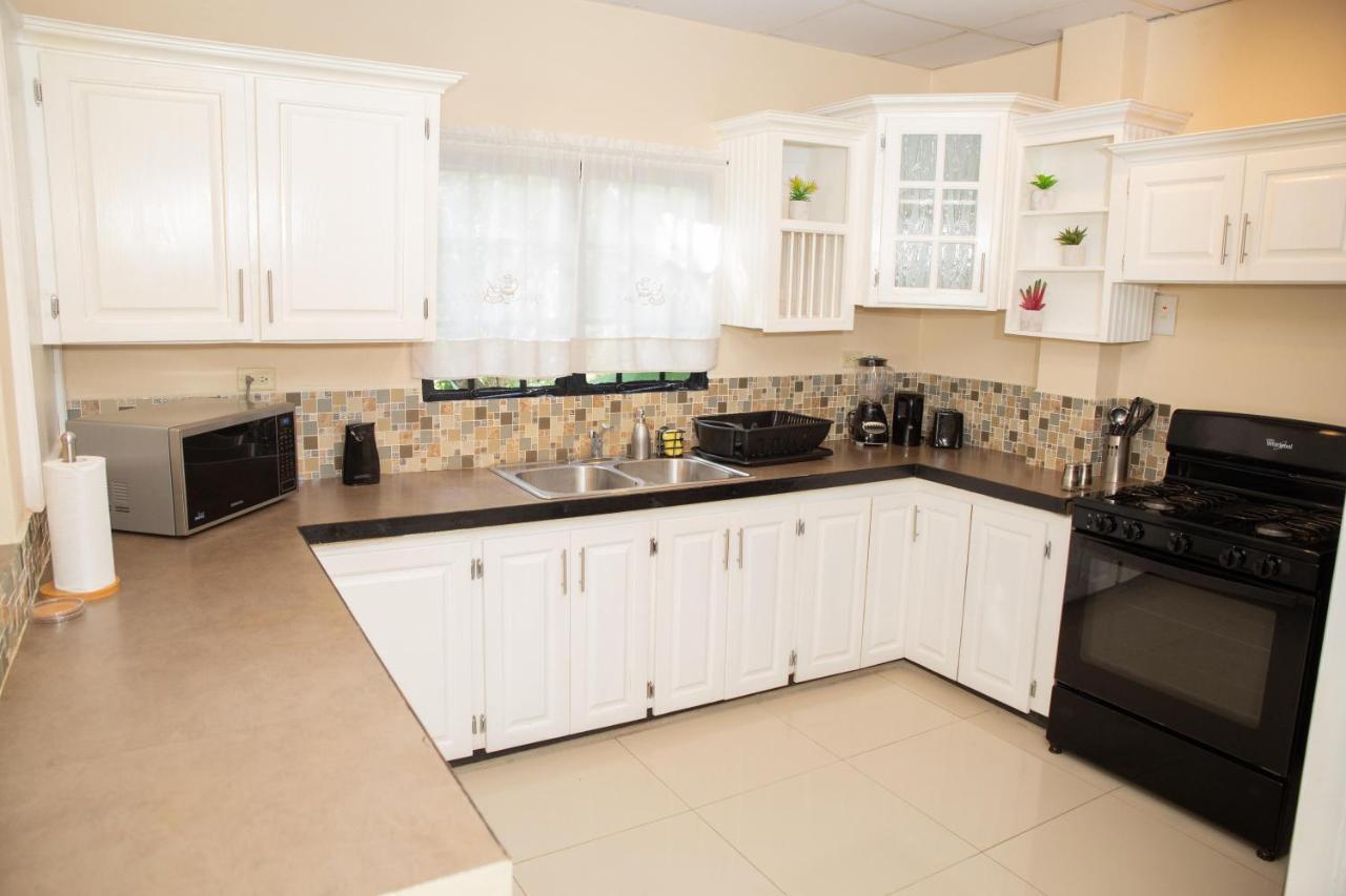 Stacys Place #1 2 Bedroom Apartment Port of Spain Dış mekan fotoğraf