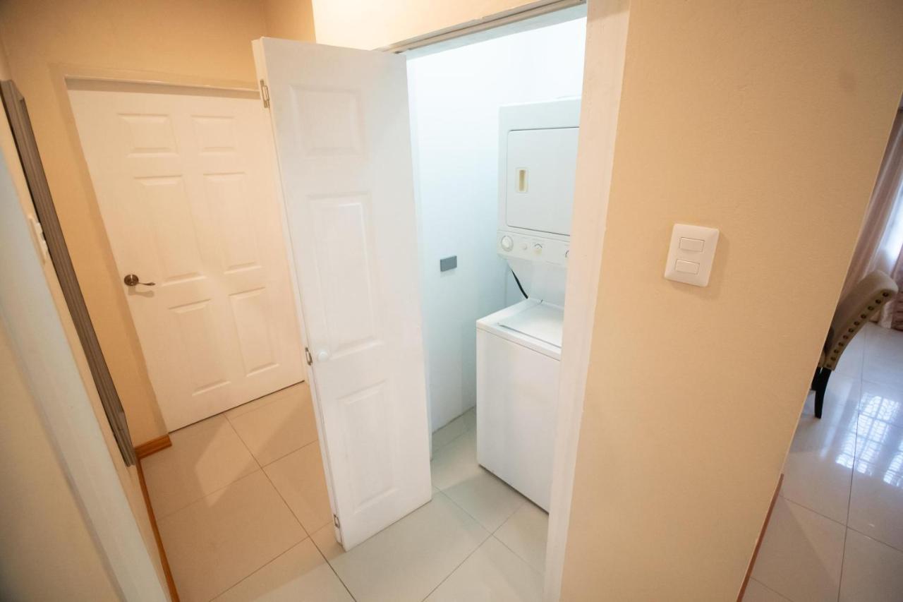 Stacys Place #1 2 Bedroom Apartment Port of Spain Dış mekan fotoğraf