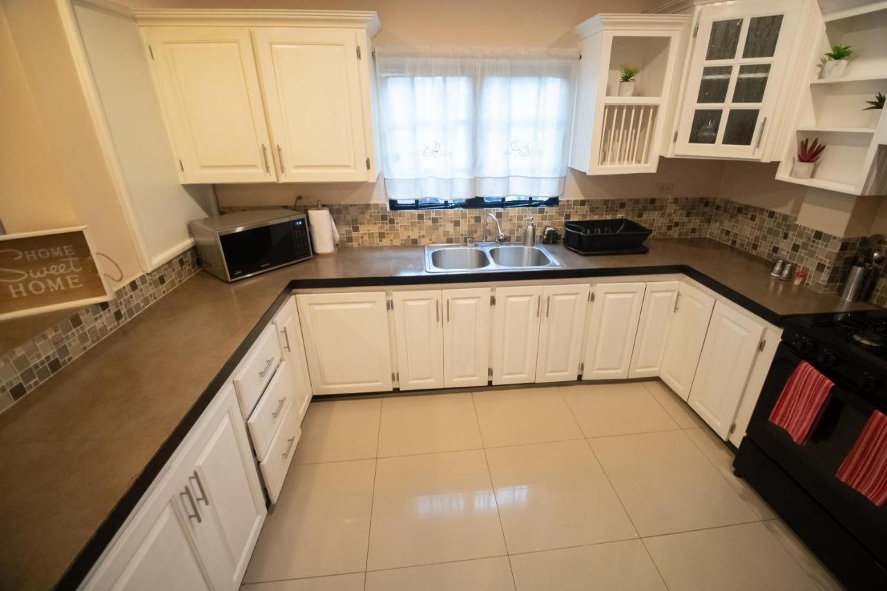 Stacys Place #1 2 Bedroom Apartment Port of Spain Dış mekan fotoğraf